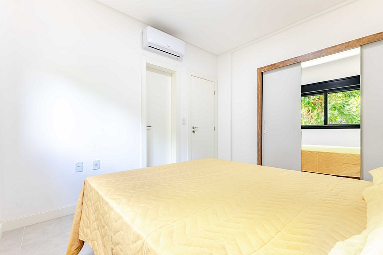 Apartamento a 150 Metros da Praia com Piscina