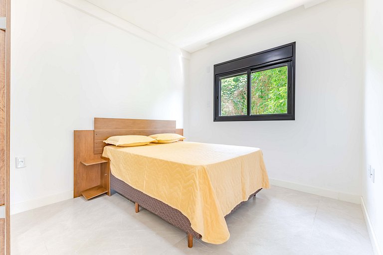 Apartamento a 150 Metros da Praia com Piscina
