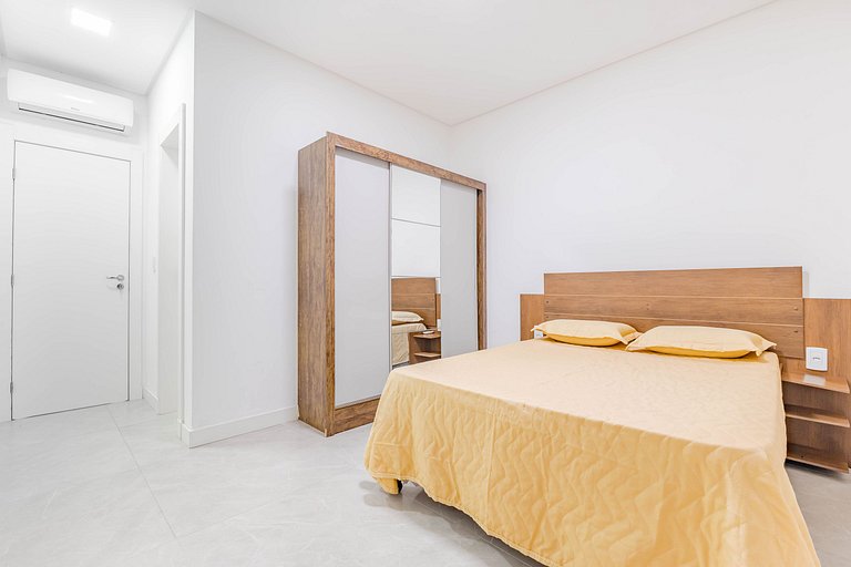 Apartamento a 150 Metros da Praia com Piscina