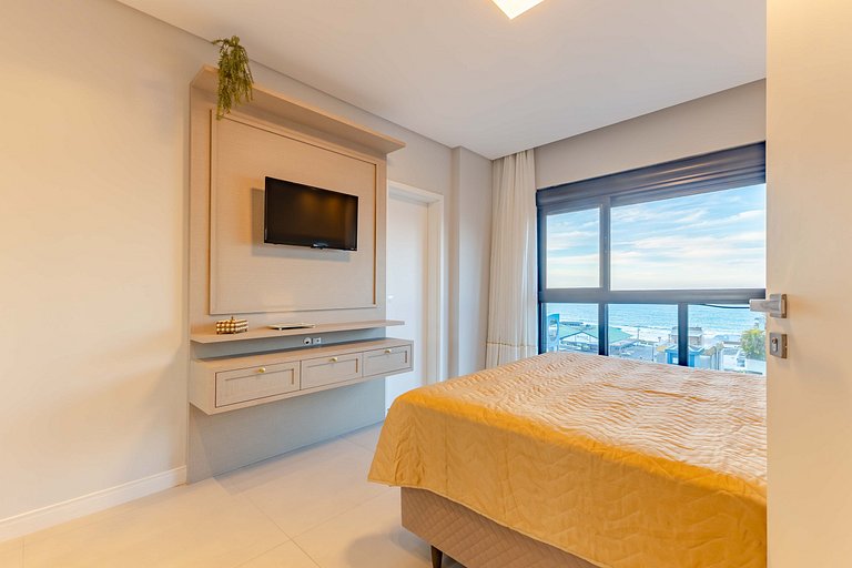 Ampla Cobertura Duplex a 120 metros da Praia de Bombas com Á