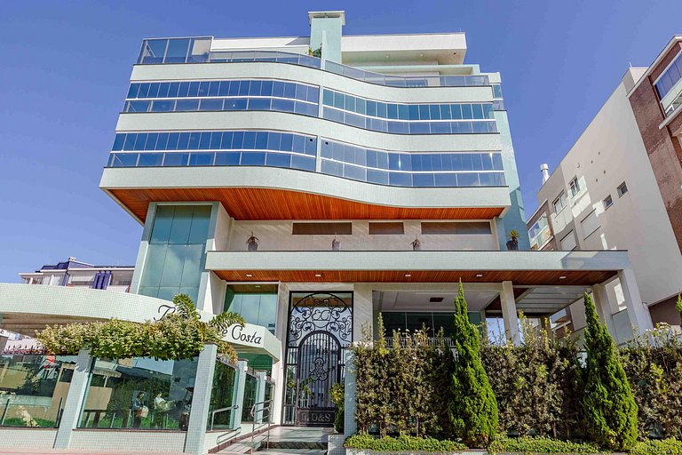 Cobertura Duplex a 100m da Praia com Jacuzzi Privativa