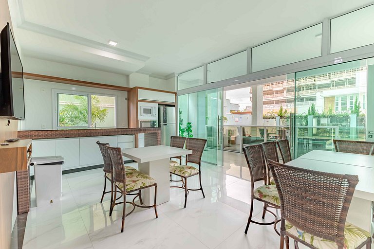 Cobertura Duplex a 100m da Praia com Jacuzzi Privativa