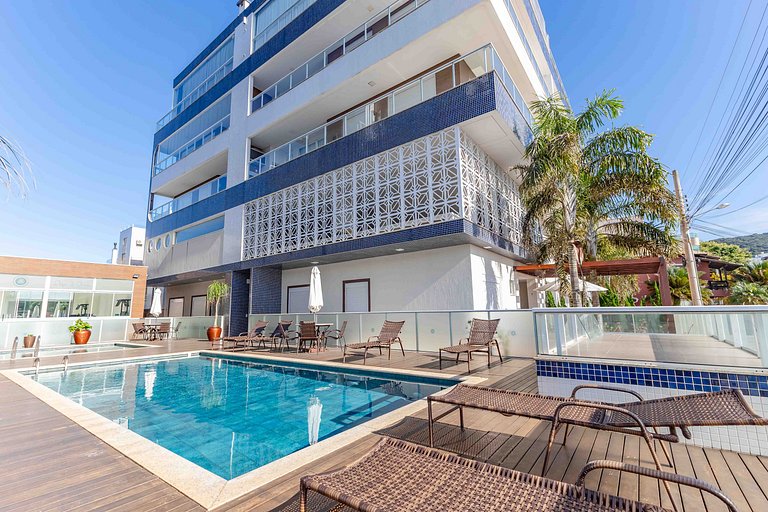Ampla Cobertura Duplex com Jacuzzi Privativa