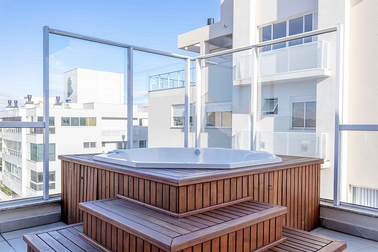 Ampla Cobertura Duplex com Jacuzzi Privativa