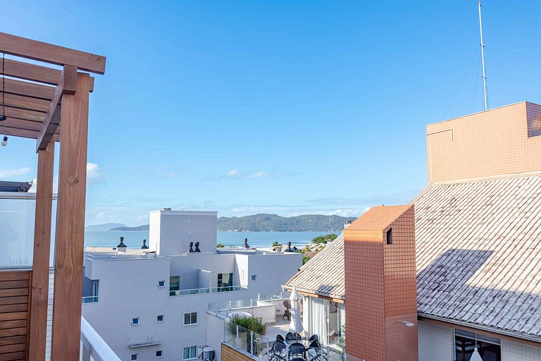 Ampla Cobertura Duplex com Jacuzzi Privativa
