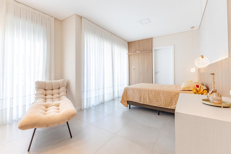 Ampla Cobertura Duplex com Jacuzzi Privativa