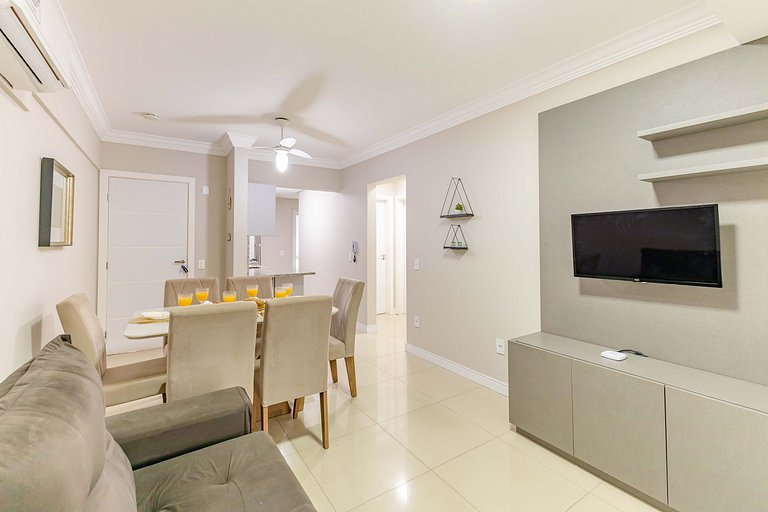 Apto Aconchegante na Praia de Bombas com Piscina