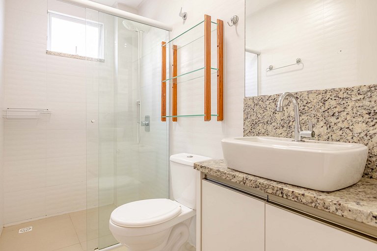 Apto Aconchegante na Praia de Bombas com Piscina