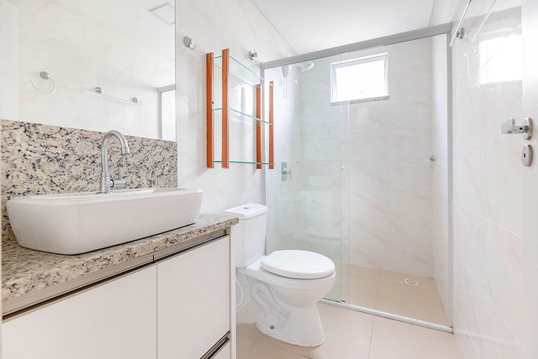 Apto Aconchegante na Praia de Bombas com Piscina