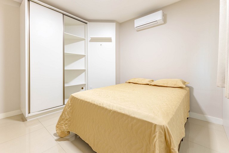 Apto Aconchegante na Praia de Bombas com Piscina