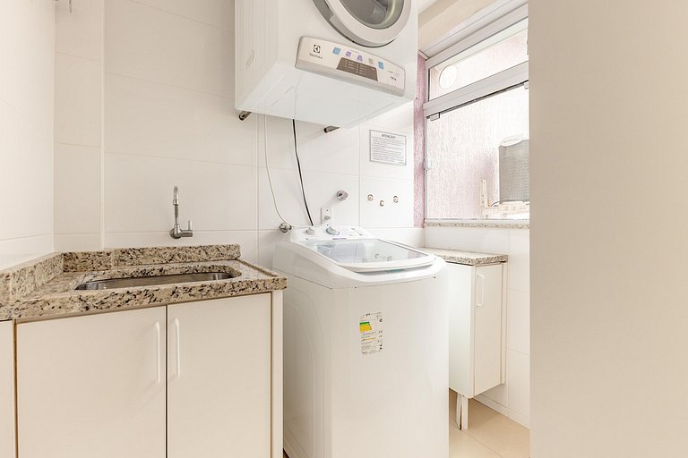 Apto Aconchegante na Praia de Bombas com Piscina