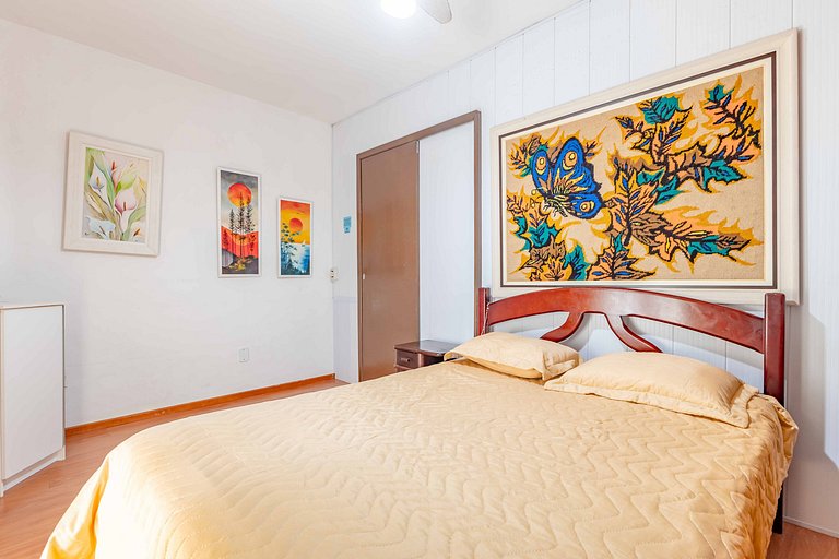 Espaçoso Sobrado a 200 Metros da Praia de Bombas