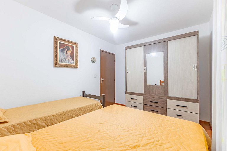 Espaçosa Casa a 200 Metros da Praia de Bombas