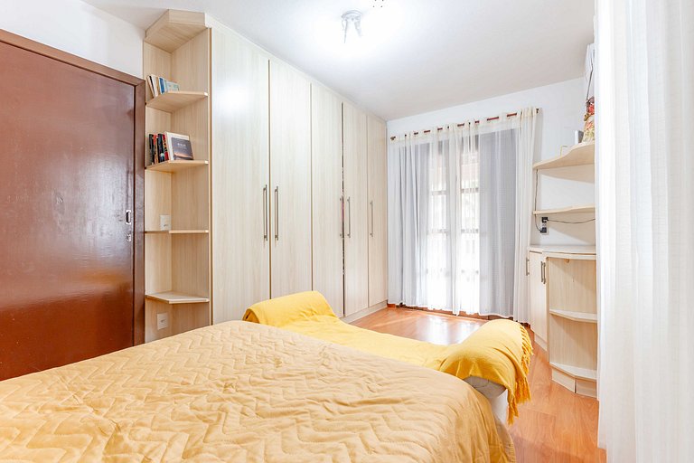 Espaçosa Casa a 200 Metros da Praia de Bombas