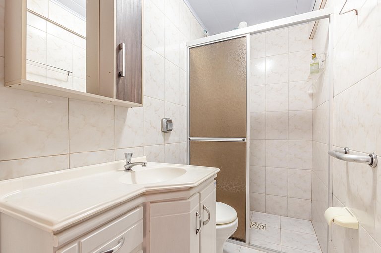 Espaçoso Sobrado a 200 Metros da Praia de Bombas