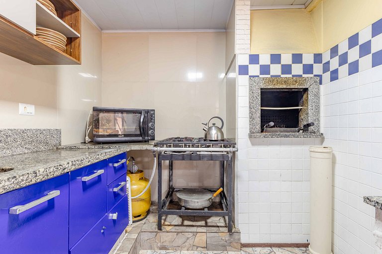 Espaçosa Casa a 200 Metros da Praia de Bombas