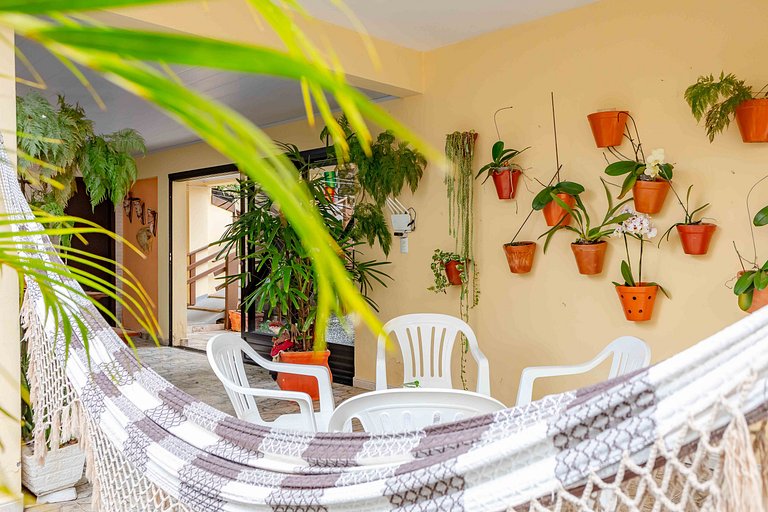 Espaçosa Casa a 200 Metros da Praia de Bombas