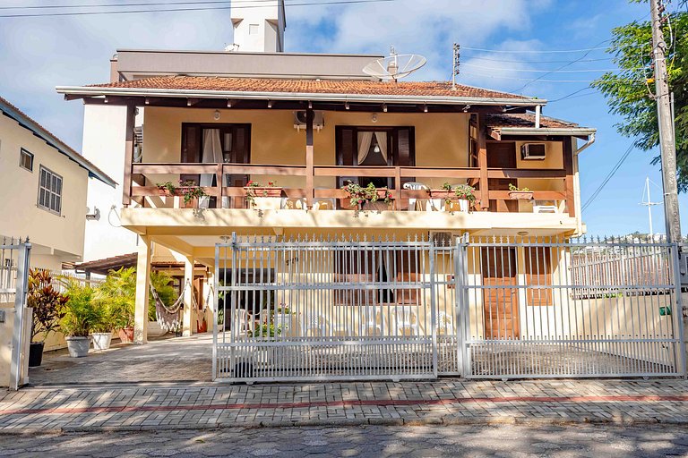 Confórtavel Kitnet a 200 Metros da Praia