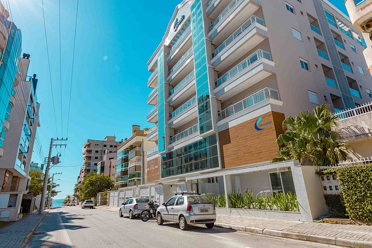 Apto Espetacular a 200 Metros da Praia de Bombas
