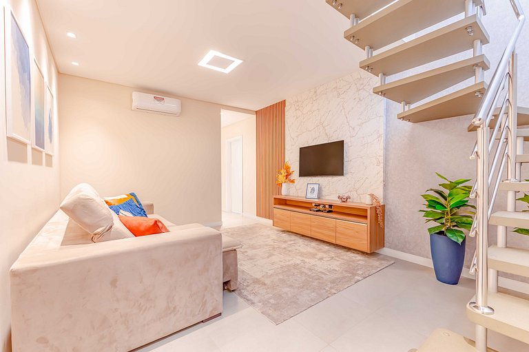 Ampla Cobertura Duplex com Jacuzzi Privativa