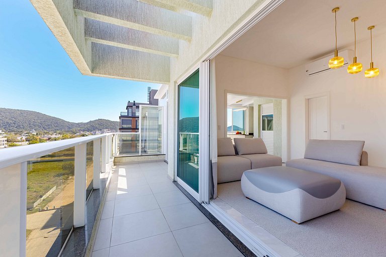 Ampla Cobertura Duplex na Praia de Mariscal