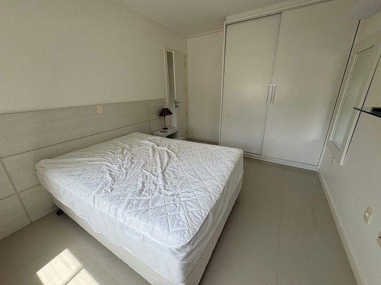 Amplo Apto Bem Localizado a 200 metros da Praia