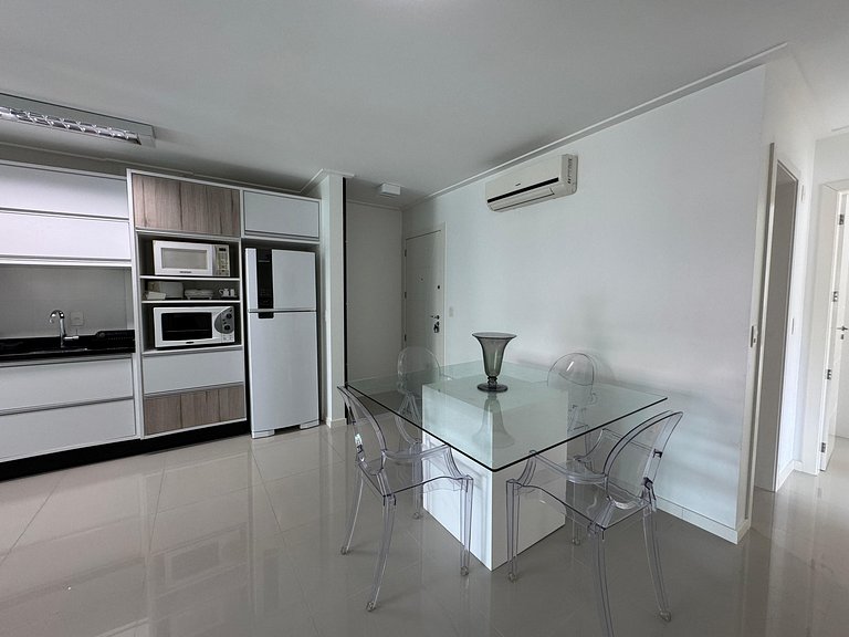 Amplo Apto Bem Localizado a 200 metros da Praia