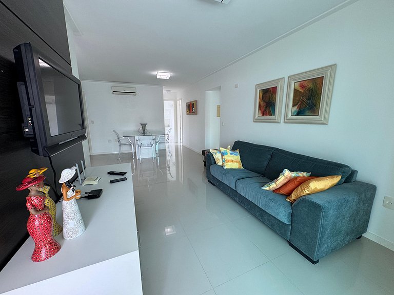 Amplo Apto Bem Localizado a 200 metros da Praia