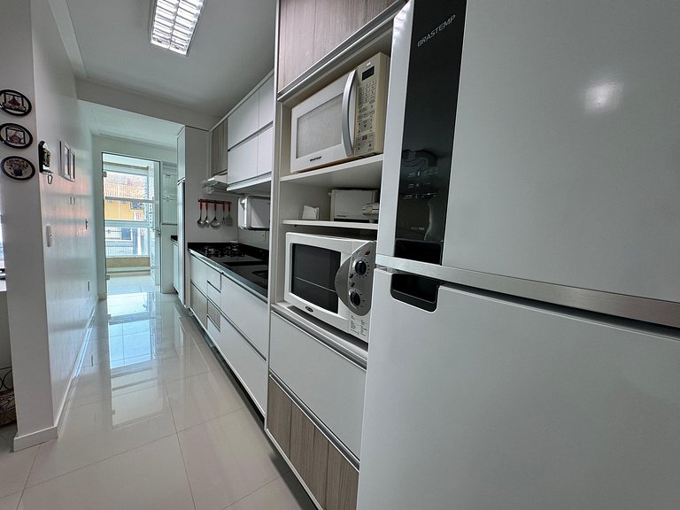 Amplo Apto Bem Localizado a 200 metros da Praia