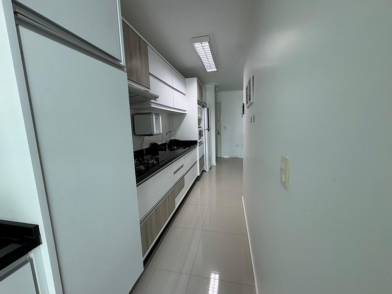 Amplo Apto Bem Localizado a 200 metros da Praia