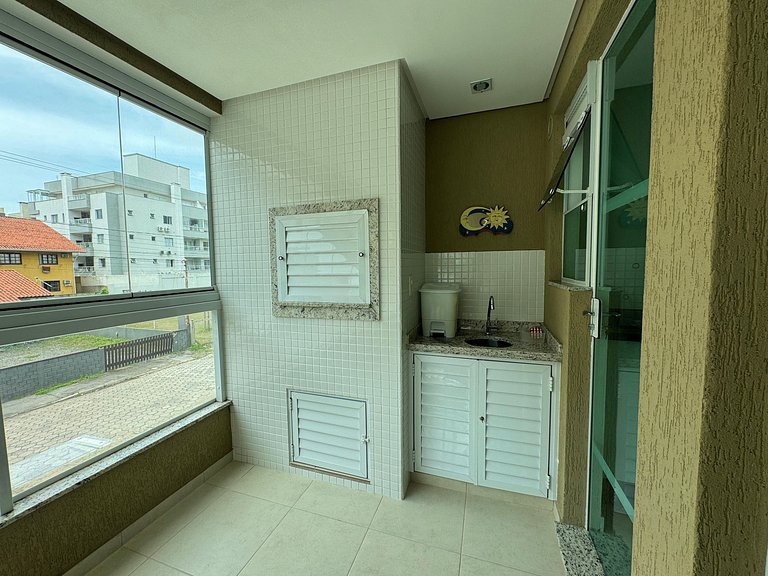 Amplo Apto Bem Localizado a 200 metros da Praia