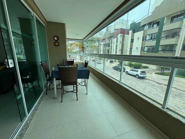 Amplo Apto Bem Localizado a 200 metros da Praia