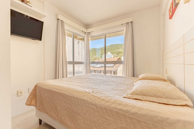 Apto a 70 Metros da Praia de Bombinhas