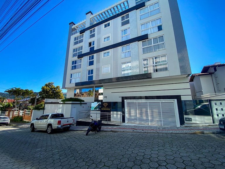 Apto Charmoso e Bem Localizado em Bombas