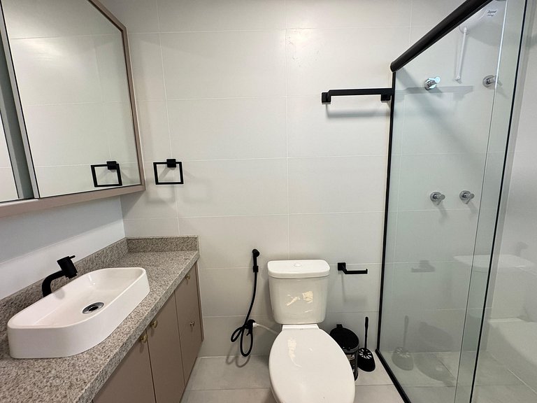 Apto Charmoso e Bem Localizado em Bombas