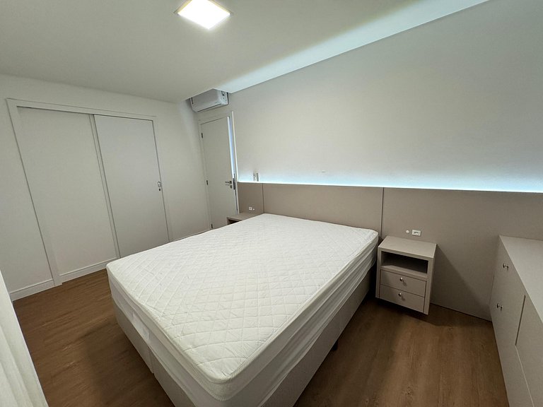 Apto Charmoso e Bem Localizado em Bombas