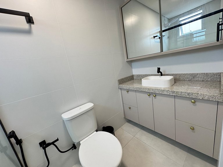 Apto Charmoso e Bem Localizado em Bombas