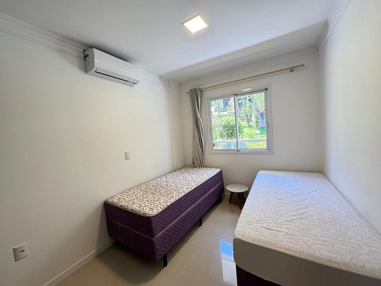 Amplo Apto a 150 Metros da Praia de Bombinhas