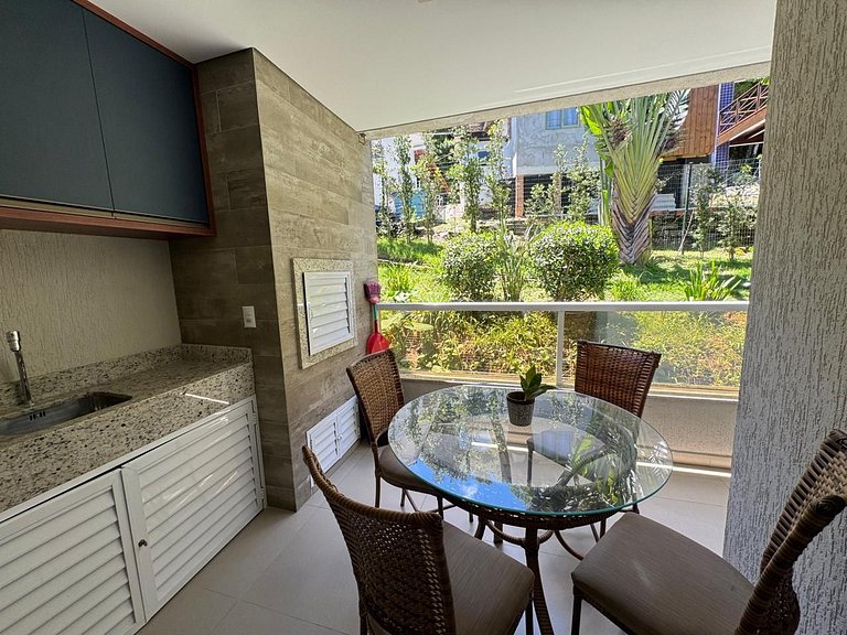 Amplo Apto a 150 Metros da Praia de Bombinhas