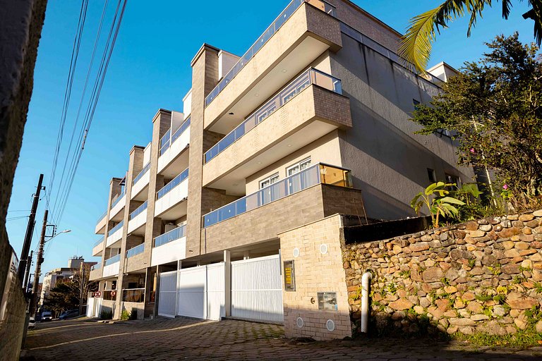 Amplo Apto a 150 Metros da Praia de Bombinhas