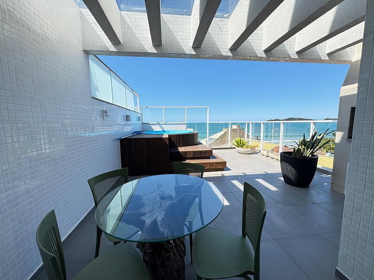 Cobertura Duplex com Hidro a 20m da Praia de Bombas