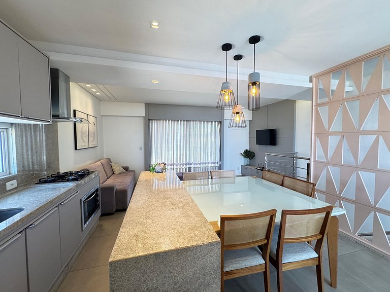 Cobertura Duplex com Hidro a 20m da Praia de Bombas