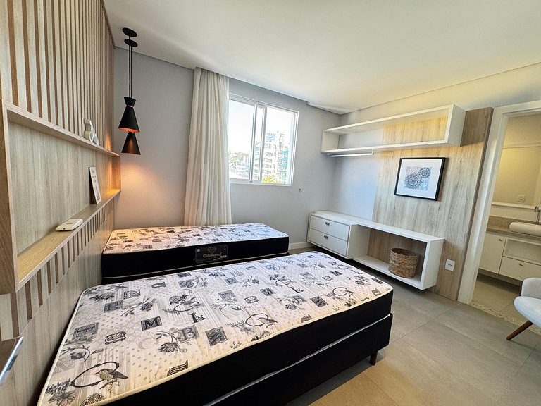 Cobertura Duplex com Hidro a 20m da Praia de Bombas