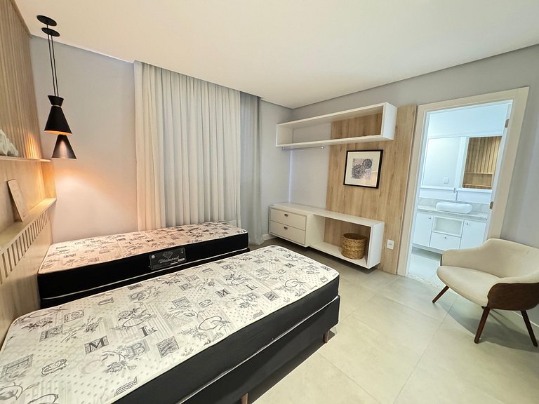 Cobertura Duplex com Hidro a 20m da Praia de Bombas