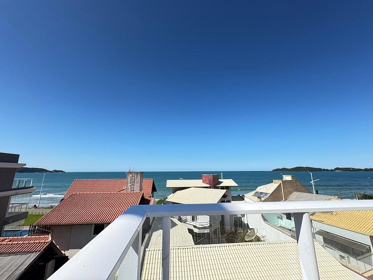 Ampla Cobertura Duplex com Hidro a 20m da Praia de Bombas