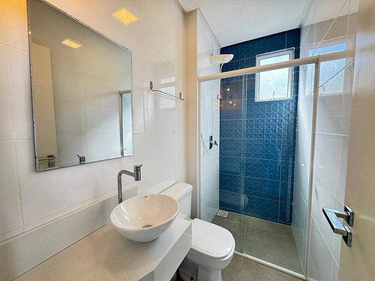 Ampla Cobertura Duplex com Hidro a 20m da Praia de Bombas