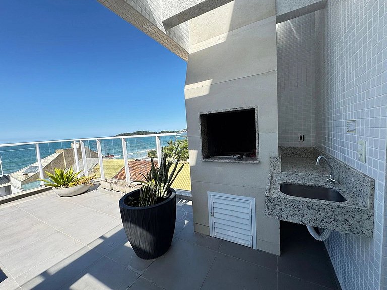 Ampla Cobertura Duplex com Hidro a 20m da Praia de Bombas