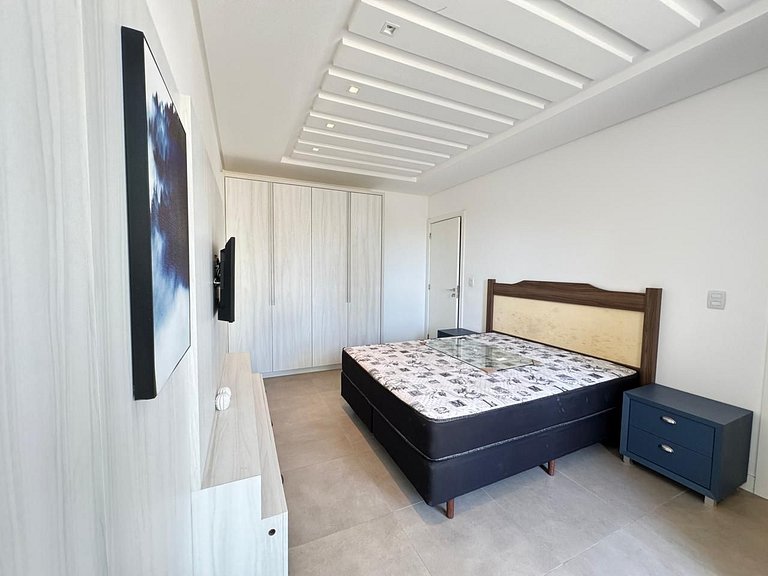 Ampla Cobertura Duplex com Hidro a 20m da Praia de Bombas