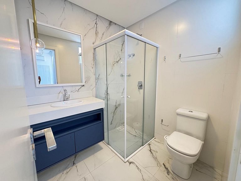 Ampla Cobertura Duplex com Hidro a 20m da Praia de Bombas