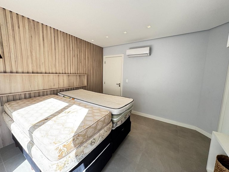 Ampla Cobertura Duplex com Hidro a 20m da Praia de Bombas